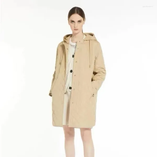 Trench da donna 2024 Autunno e inverno Cappello rimovibile Diamond Check Giacca di cotone da donna di media lunghezza