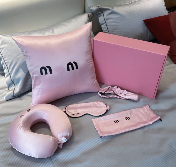 Designer rosa em forma de u travesseiro máscara de olho faixa de cabelo saco de armazenamento conjunto de viagem coração menina dia dos namorados presente de mão de casamento com caixa