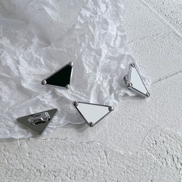 Модные серьги, роскошные серьги «Любовь», женские металлические треугольные эмалированные подарки, посеребренные ретро простые дизайнерские серьги-гвоздики, привлекательные ZB044 B4