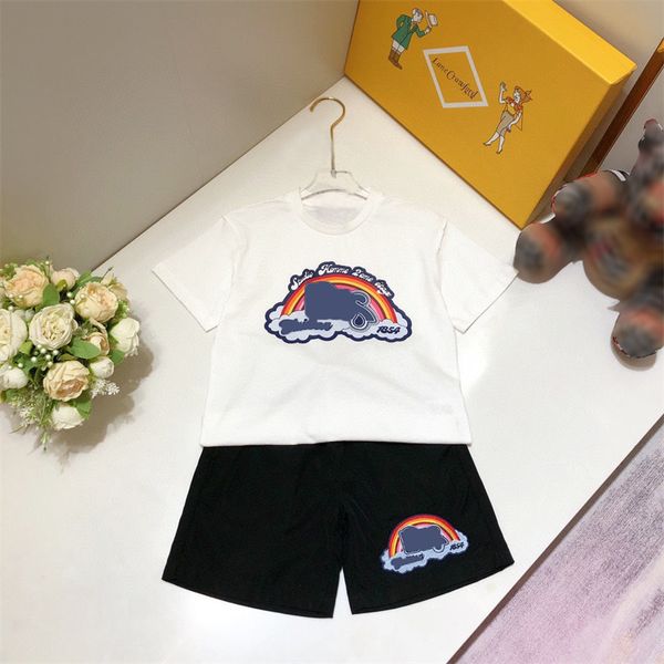 Yaz Kids Sports Set Tasarımcı Erkek Giyim Lüks Çocuk Giysileri Takım Moda Sevimli Kısa Kollu Marka Tshirt Şort Tshirts Takım