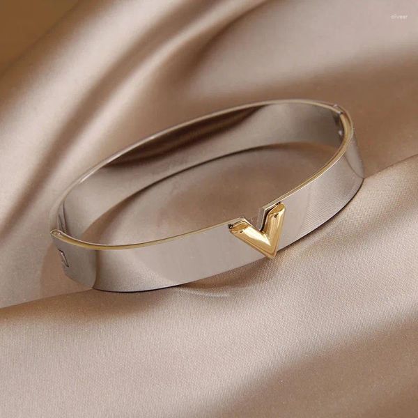 Bangle Titanium Steel 18k Gold Color Metal Luxo Bangles para Mulher Festa de Feriado Diário Carta V-Em Forma de Pulseira Presentes