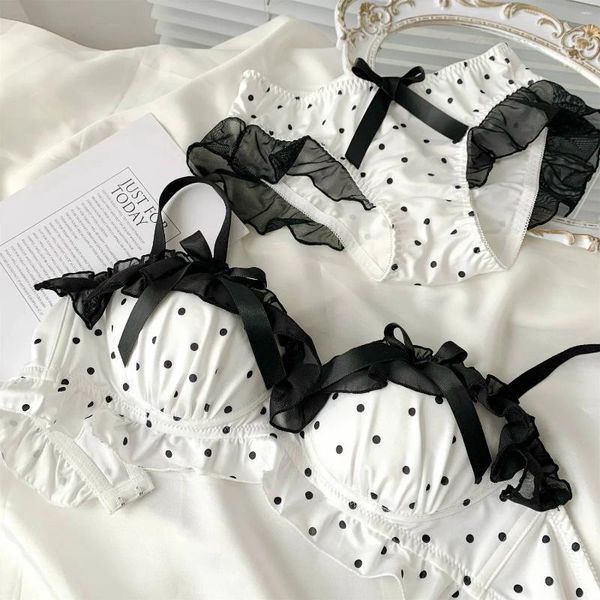 Set di reggiseni sexy e puro desiderio stile fiocco punto ragazza biancheria intima piccolo petto si riunisce per mostrare un grande set di reggiseno senza anello in acciaio