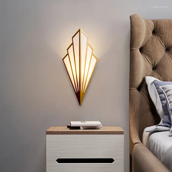 Lampade da parete 2024 LED Modern Sconce Staffa Luci da interno per camera da letto Soggiorno Lampada dalla forma semplice