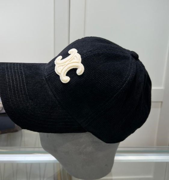 Tappi a sfera Cappo di baseball in velluto di lusso per uomo cappello da design da donna Caps Casquette Unisex Solido Ricamo Stampa di stampa adattata con 240415z2xn