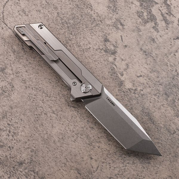 Nuovo A2257 Coltello pieghevole Flipper di fascia alta 14C28N Stone Wash Tanto Blade CNC TC4 Manico in lega di titanio Coltelli per cartelle aperte veloci da tasca EDC all'aperto