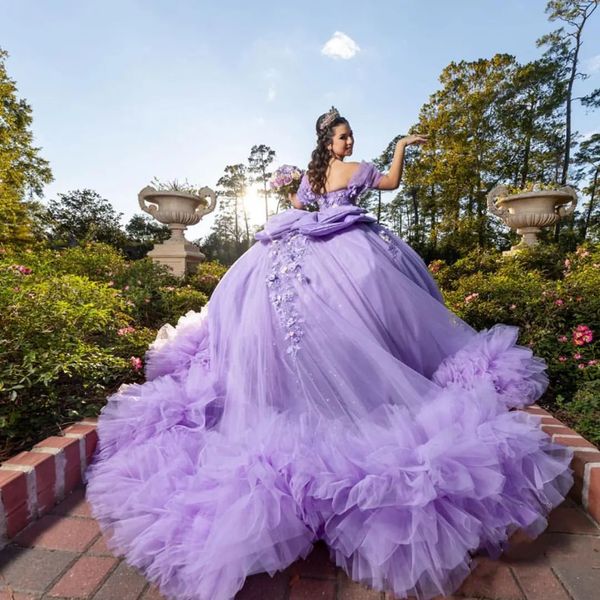 Abito stile Quinceanera color lavanda Abiti da ballo Appliques Perline Fiocco Tull Tiere Abito dolce 16 Abito da festa di compleanno Abiti da festa