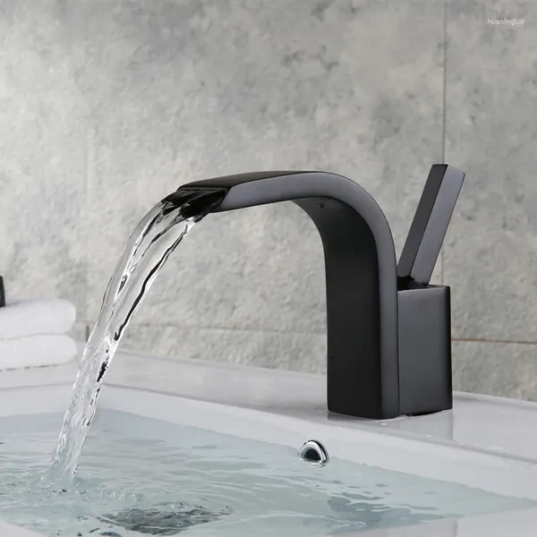 Rubinetti per lavabo da bagno Rubinetto per doccia a pavimento in ottone massiccio con valvola miscelatrice Rubinetto per vasca indipendente con cascata multifunzione quadrato nero opaco