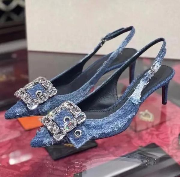 Luxuriöse, mit Kristallen verzierte Denim-Sandale für Hochzeiten, großer Knopf, dekorative Kitten-Heel-Kleiderschuhe mit Cleo-Strasssteinen und luxuriöse Designer-Damenabendschuhe mit Schnalle