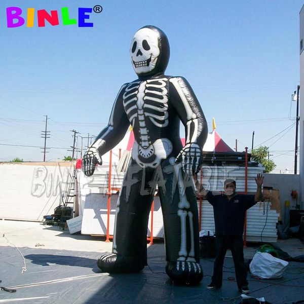 Großhandel 8mH (26ft) mit Gebläse Kundenspezifisches riesiges schreckliches aufblasbares Skelett-Geist-Geist im Freien, schwarzes aufblasbares Geister-Figurenmodell für Halloween-Dekoration