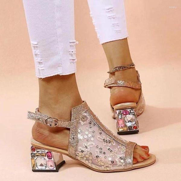 Sapatos de vestido Moda Mulheres Sandálias Sólidas Blingbling Sexy Bombas de Verão para Mulher Casual Preto Med Salto Alto Malha Prata Feminino Sandels