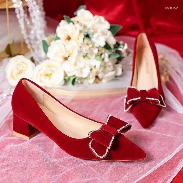 Elbise ayakkabıları 2024 kadın düğün katı sivri uçlu kadın pompalar moda kadın yüksek topuklu kırmızı bayanlar parti topuklu gelin ayakkabı