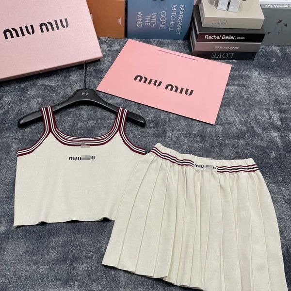 Mm Vorfrühlingsneues, modisches, besticktes, mit Buchstaben bedrucktes, minimalistisches Vest-Short-Rock-Set