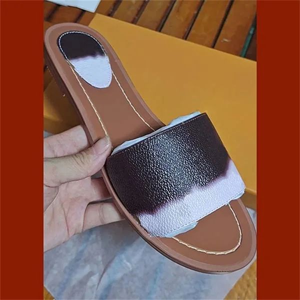 Tasarımcı Slipper Kadın Sandalet Lady Fashion Classic Alfabetik Desen Sıradan Sandy Flip Flops Düz Boyut 34-42