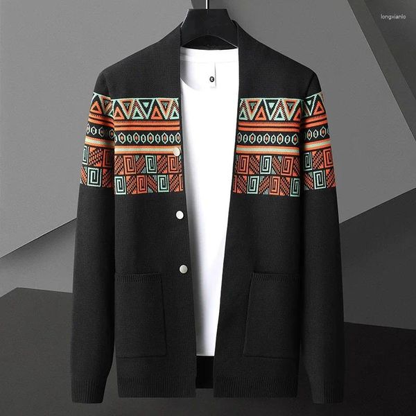 Maglioni da uomo Cardigan lavorato a maglia in stile etnico retrò di fascia alta Autunno 2024 Cappotto maglione versatile casual con scialle jacquard di tendenza di marca