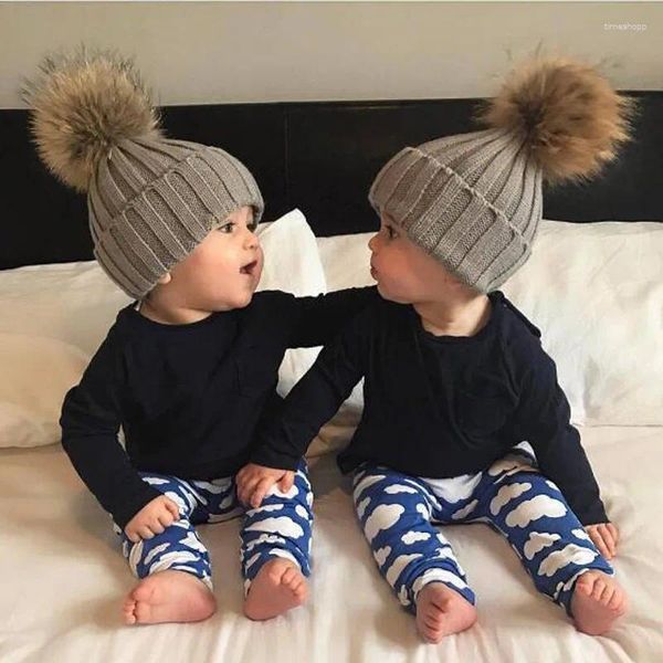 Berretti 2024 Autunno Inverno per bambini cappello lavorato a maglia di lana con palla cofano cappelli caldi per bambini carino berretti di protezione per le orecchie berretto per bambini