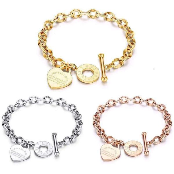 Charme pulseiras ot novo design de nicho ins vento titânio botão feminino amor itys pulseira de coração de aço inoxidável pode ser gravado