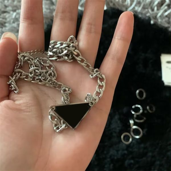 Etichetta triangolo placcato argento collane di design designer per ragazze adolescenti trendy tiktok moderno hip hop smalto catene con ciondolo gioielli collana da uomo di lusso ZB011 B4