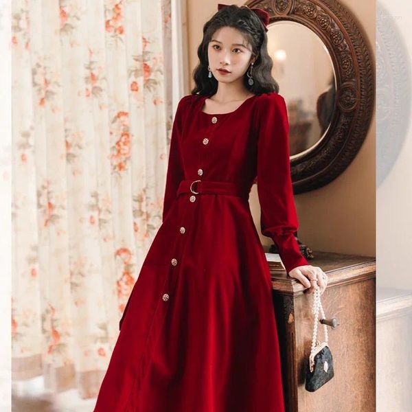 Vestidos casuais francês retro vermelho veludo mulheres outono / inverno botão slash princesa baile de formatura vestido formal tunique robe rouge femme