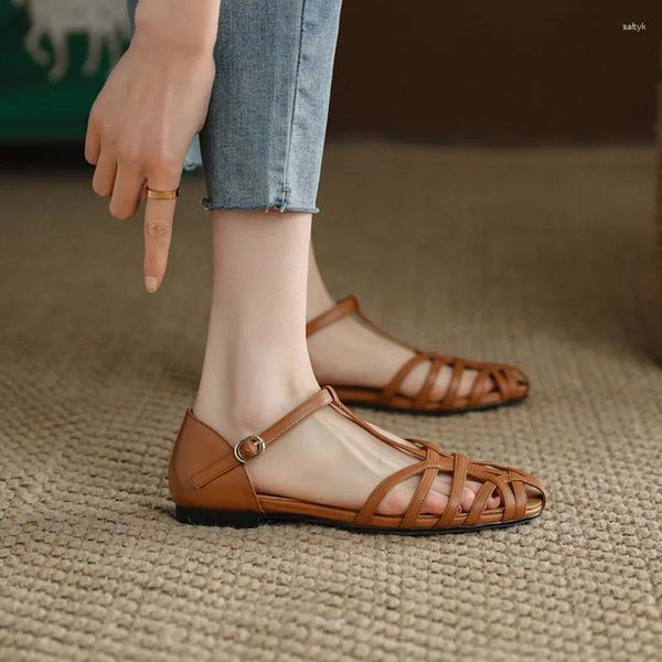 Sandalen im römischen Stil hohl für Damen mit dicken Absätzen 2024 Sommer T-förmiger flacher Boden