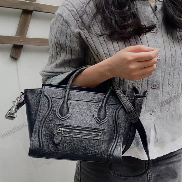 Micro bagagem bolsa em designer de couro liso acabamento prateado manue carrega pacote smiley pacote feminino bola preto de base fechamento de zíper TR291V