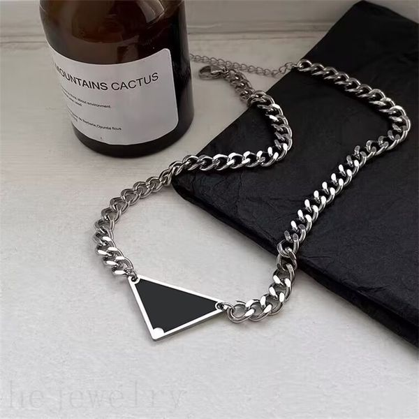 Collana da uomo triangolo lettera catena di design stile moderno smalto uomo simbolo estetico etichetta collegamento cubano classico iconico collana pendente punk ins ZB011 B4