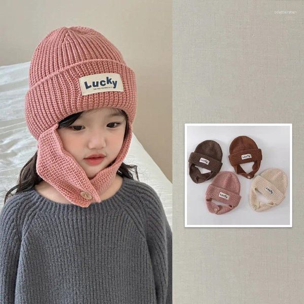 Berretti 50-54 cm cappello coreano per bambini inverno 2024 lettera solida ragazzi e ragazze protezione per le orecchie lavorato a maglia all'ingrosso
