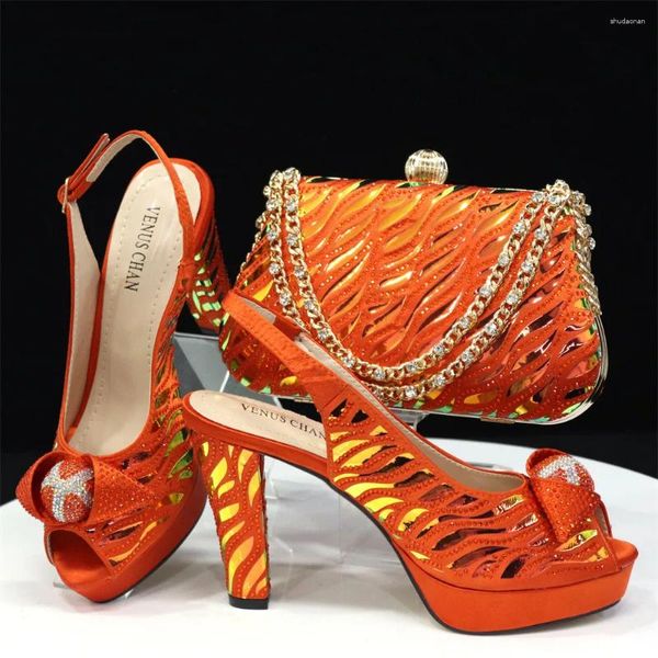 Модельные туфли, 2024 г., элегантные вечерние сандалии со стразами, туфли-лодочки с рыбьим клювом, свадебный носок, оранжевый женский комплект на высоком каблуке и сумке