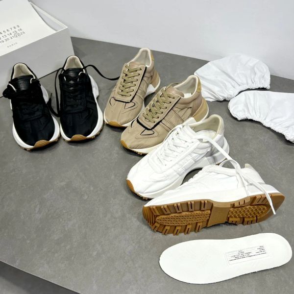 2024 Yeni Kadın Tasarımcı Açık Mekan Koşu Ayakkabıları Yaz Yürüyüşü MM6 Top Vintage Sneaker Margiela Adam Lüks Baba Maison Süet Moksul Platform Ayakkabı Deri Naylon Trainer