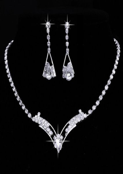 Set di gioielli Collana da sposa Bracciali Orecchini 18 stili Nuovo cristallo Moda donna Scintillante a forma di V Strass Fascino nuziale9837452