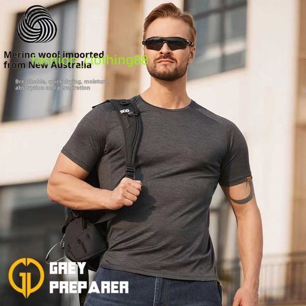 Premium cinza preparador orgânico lã merino manga curta masculino em torno do pescoço cor sólida ao ar livre merino camiseta