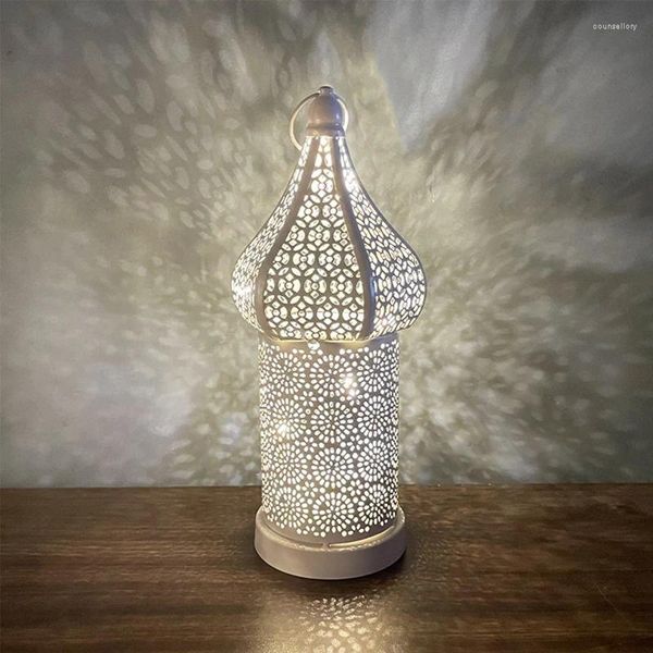 Lampade da tavolo Lanterna retrò cava Marocchina Boho Lampada da scrivania portatile senza fili intagliata nella cavità Luce dall'atmosfera romantica per la decorazione domestica