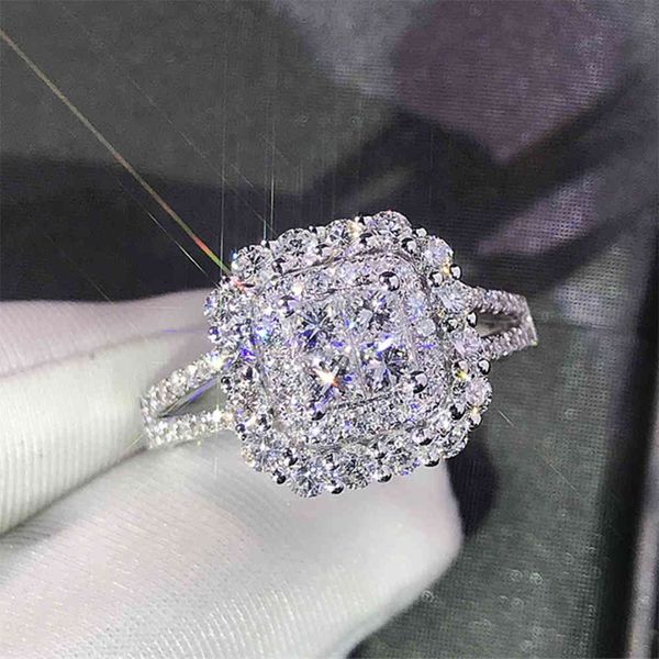 Wunderschöner quadratischer Damenring voller Bling Iced Out Micro Pave Kristall Zirkon Schillernder Brautring Hochzeit Engagement Rings284I