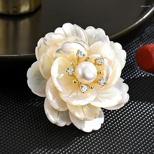 Broches de alta qualidade elegante peônia chinesa flor natural fritillary pérola de água doce broche corsage cheongsam acessórios feminino broche