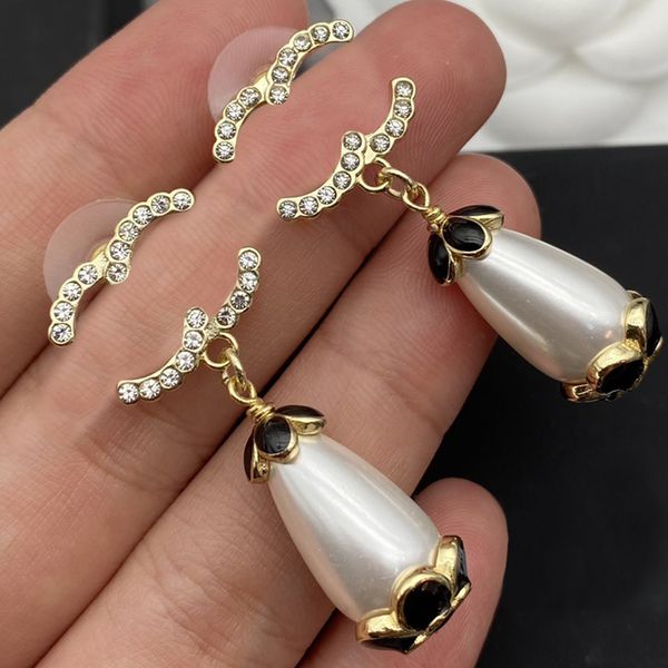 Designer Studs Pearl Diamond Brincos Marca Carta Flor Brinco High-End 925 Prata Cobre Design Brinco Moda Mulheres Casamento Jóias Presente de Aniversário