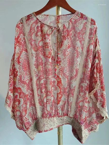 Kadın bluzları Fransız ipek çiçek baskısı tatlı bluz dantel dikiş bayan boncuklu dantel-up yaka batwing kol gevşek ince gömlek üstleri