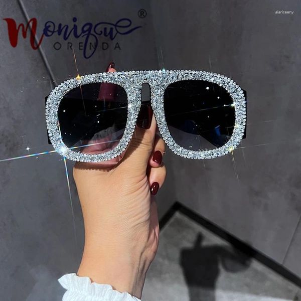 Güneş Gözlüğü Vintage Kadınlar Güneş Gözlüğü 2024 Büyük boyutlu rhinestone bling tonları güneş gözlükleri lüks marka tasarımı UV400 gözlük parti için