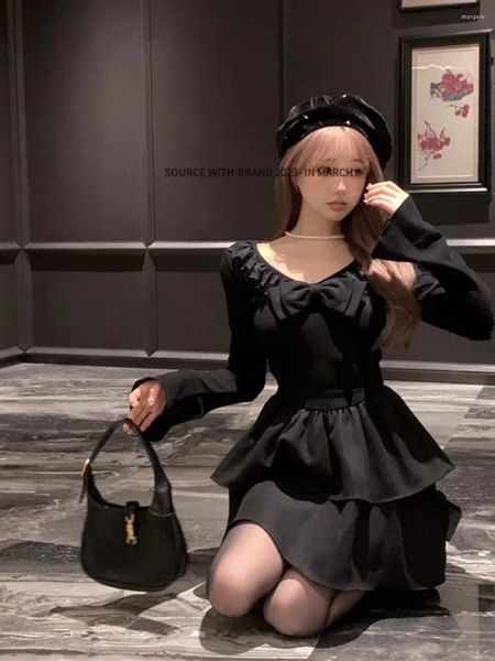 Lässige Kleider Süßes Mädchen Schwarze Schleife Langärmeliges V-Ausschnitt-Kleid für Damen Frühling Slim Fit A-Linie Flauschige kurze Mode weibliche Kleidung