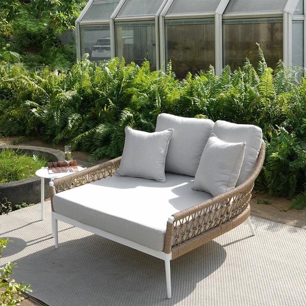 Camp Furniture Artie Luxus-Pool-Doppel-Strand-Sonnenliegen für den modernen Outdoor-Garten aus gewebtem Rattan