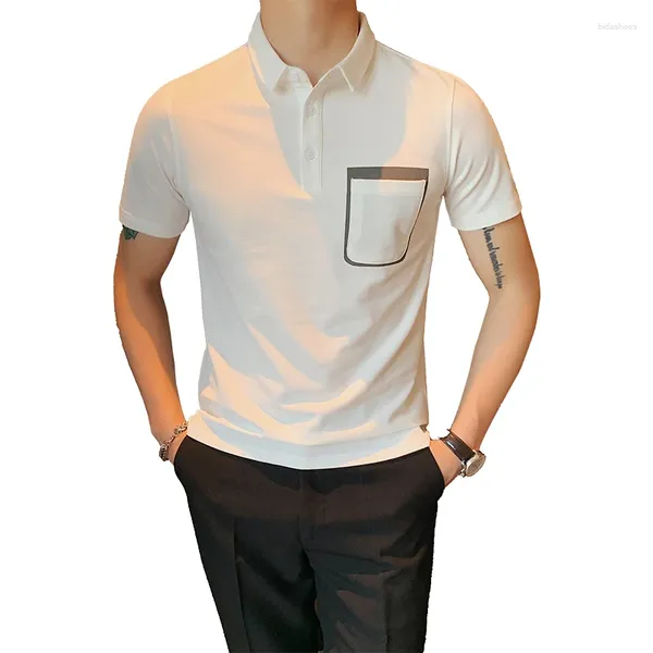 Polos masculinos 2024 verão britânico cor sólida lapela polo camisa coreano magro de manga curta casual peito bolso t-shirt masculino
