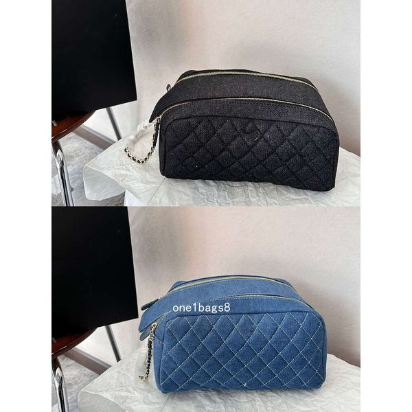 Bolsa de maquiagem luxuosa clássica 24C Bolsa de higiene pessoal de grande capacidade Tecido jeans Clássico de moda de alta qualidade adequado para estilos de designer de moda de viagens