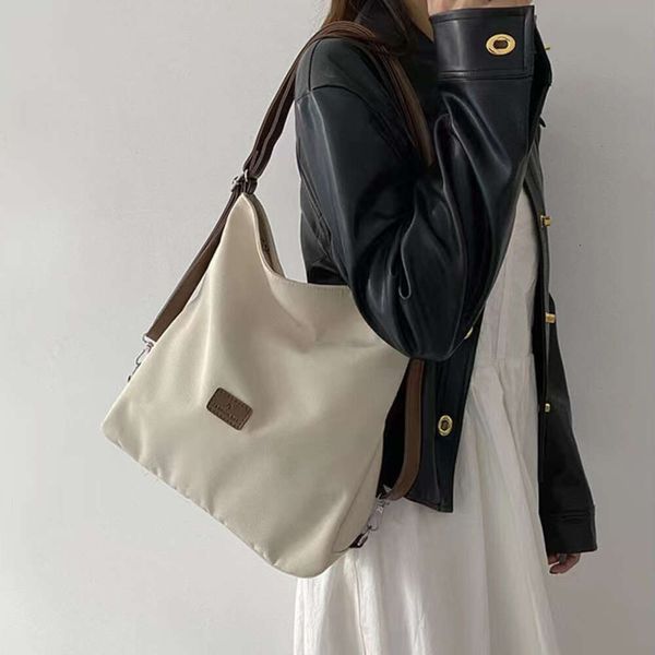 Canvas-Handtasche für Damen, neuer minimalistischer Rucksack im College-Stil mit hoher Kapazität, modische und vielseitige lässige Umhängetasche