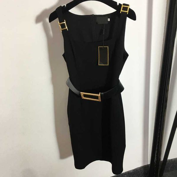 Tasarımcı Klas Kemeri Kolsuz Elbiseler Altın Düğme Etekleri Kadın Siyah Geri Elbise Seksi Yelek Tasarımcı Uzun Etek Designervvul
