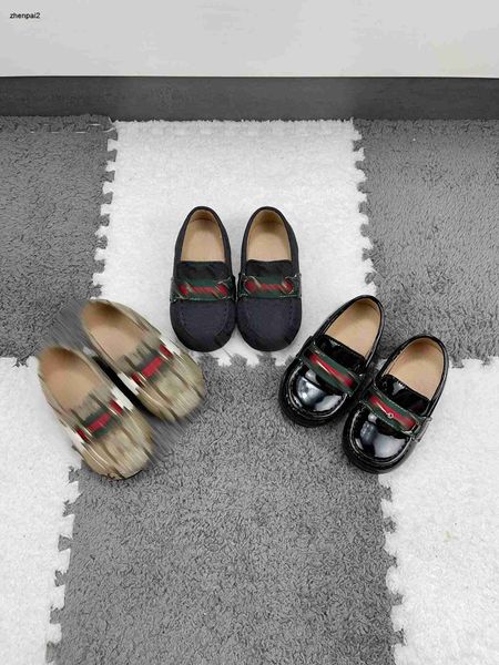 Lüks Yenidoğan Bebek Ayakkabıları Tasarımcı Toddler Spor Kabar Sabahları Boyut 21-28 Kutu Ambalaj Metal Aksesuar Dekorasyonu Bebek Yürüyüş Ayakkabıları Dec20