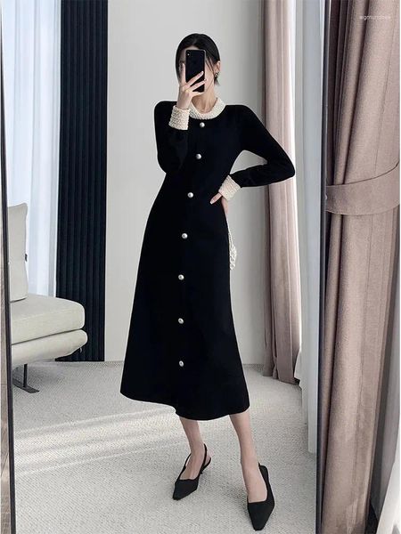 Abiti casual Francese Nero a maniche lunghe lavorato a maglia Maglione Fondo Abito da donna Primavera Autunno Decorazione di perle Polsino O-Collo Cappotto coordinato