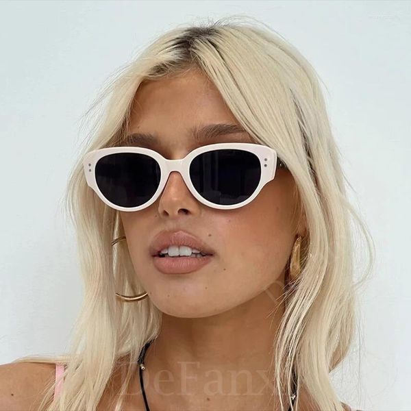 Sonnenbrille Vintage Schwarz Weiß Cat Eye Frauen Männer Marke Designer Nieten Kleine Rahmen Sonnenbrille Weibliche Optische Brillen