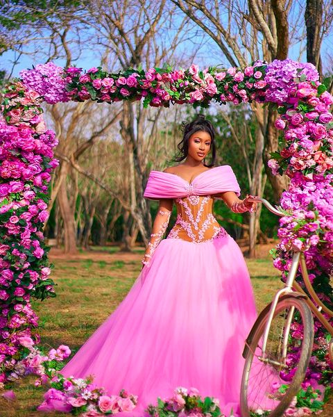Rosa mangas compridas sereia quinceanera vestido retrato colher ilusão apliques arco ombro vestidos de flores de fiesta