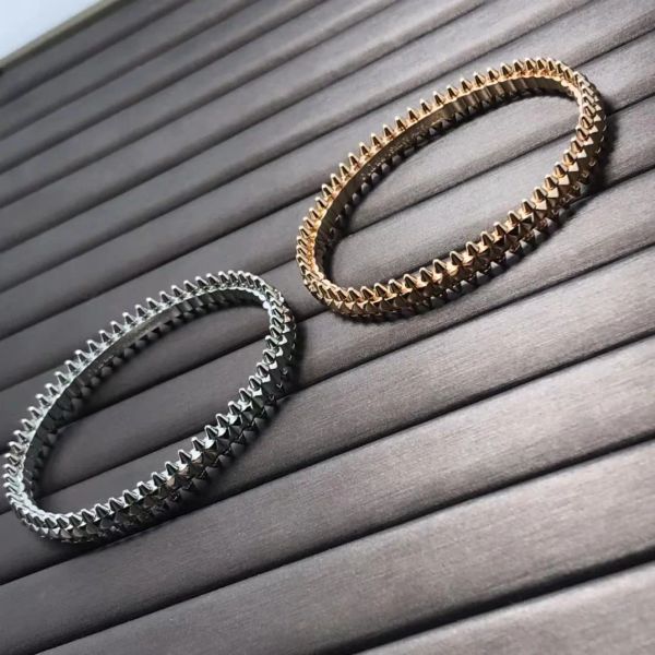 Braccialetti Elettrolitico K Oro Rivetto in acciaio al titanio Proiettile rotante Bracciale da uomo Punk da donna Regalo per feste Lusso senza gioielli sbiaditi