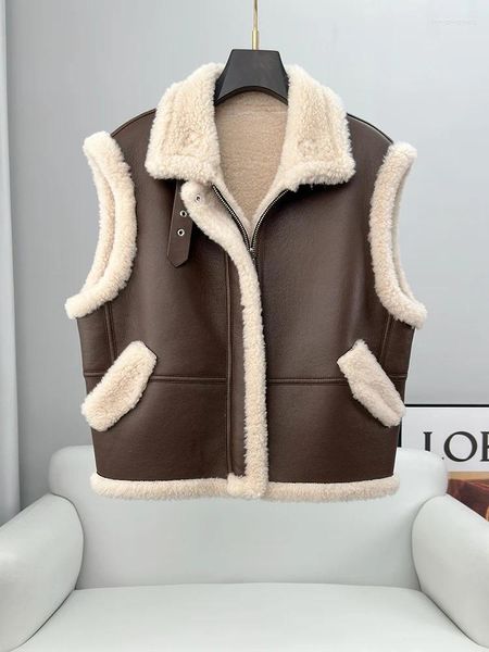 Colete versátil de pele feminina para motocicleta, corte de ovelha, couro e lã, casaco integrado, jaqueta de cavalo, inverno 2024
