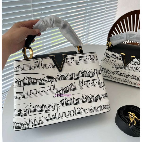 Дизайнерские пакеты -пакеты капецины модные музыкальные ноты сумочки роскошные сумки с одной плечом женщины маленькие мешки с поперечным телом переворачивают ручную сумку 27/20 см.