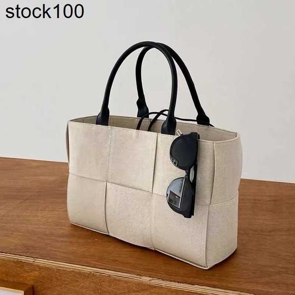 Корея Venetabottegs Юго -Восточные ворота Arco Canvas Bag Sag Women